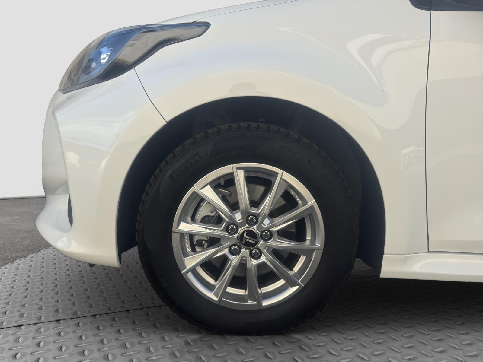 Toyota Yaris 1.5 VVT-i HSD Comfort, Bild 9
