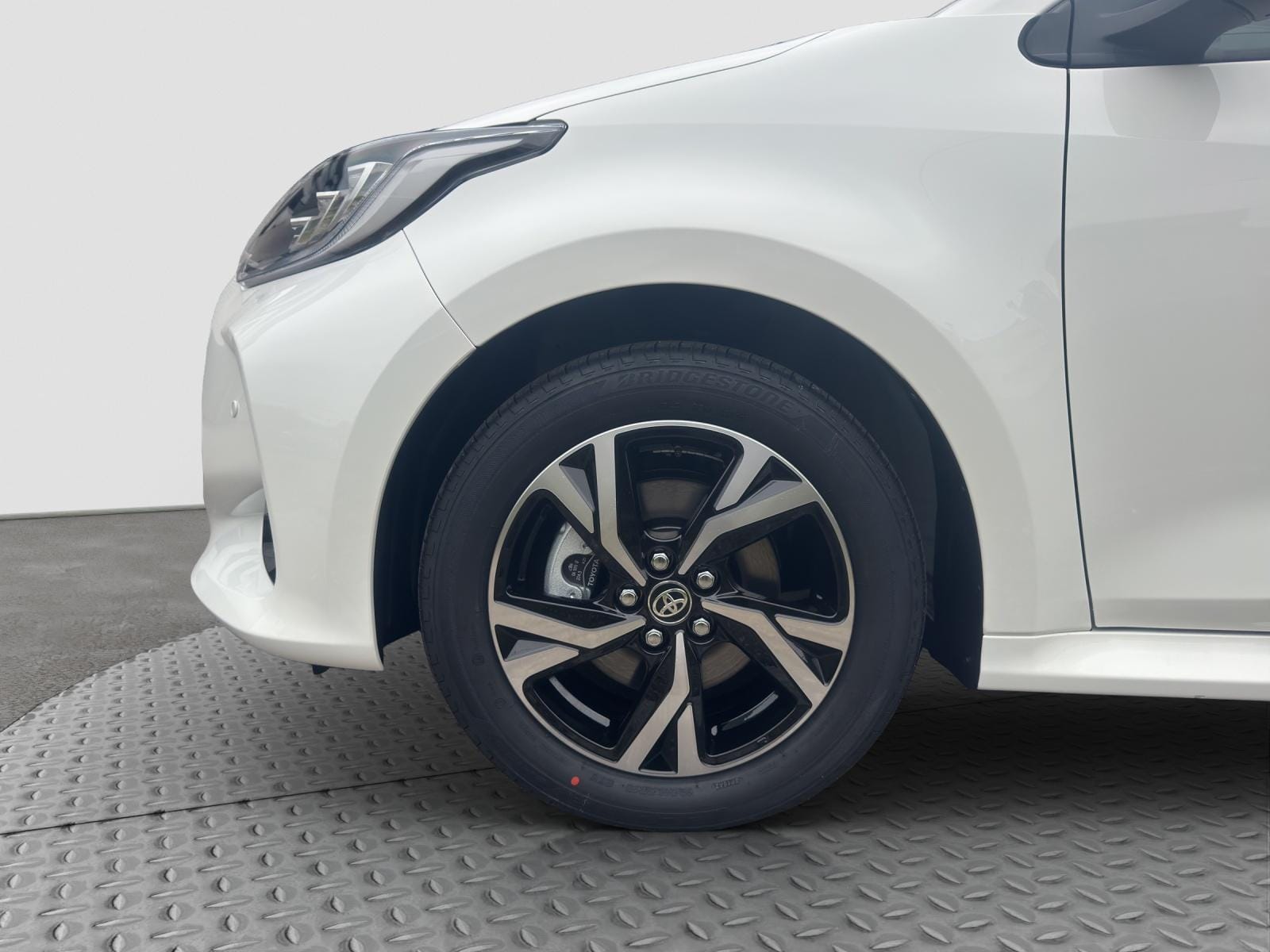 Toyota Yaris 1.5 VVT-i HSD Trend, Bild 9