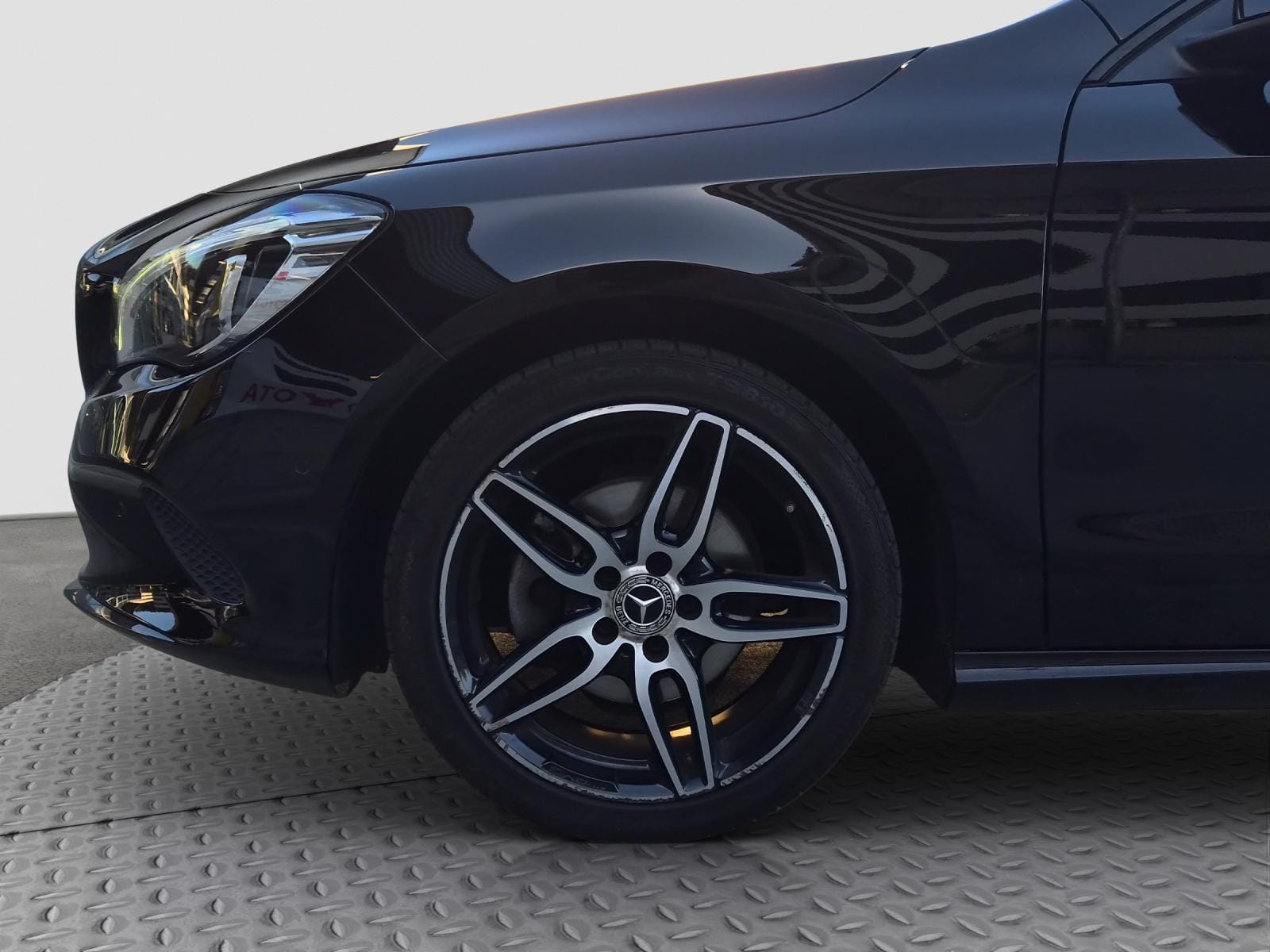 MERCEDES-BENZ CLA 200 Night Star Shooting Brake, Bild 9