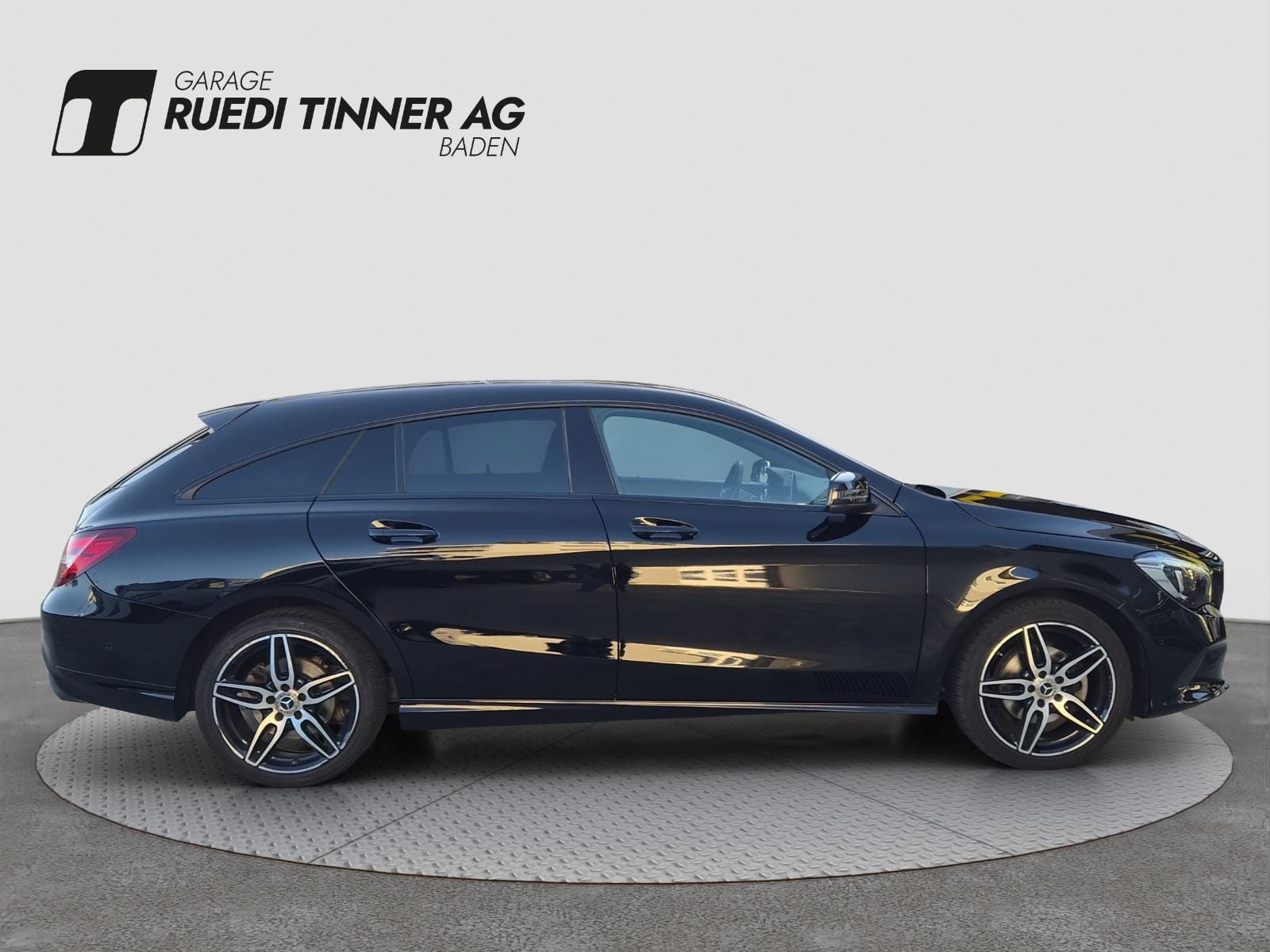 MERCEDES-BENZ CLA 200 Night Star Shooting Brake, Bild 4