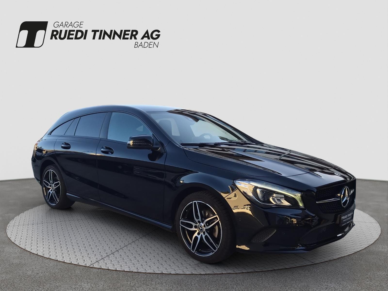 MERCEDES-BENZ CLA 200 Night Star Shooting Brake, Bild 3