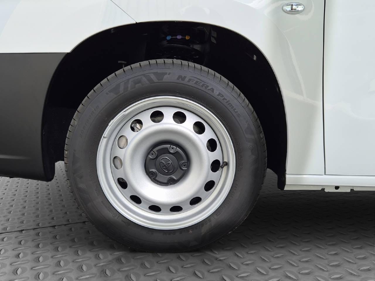 Toyota PROACE CITY Van L2 1.5 D Active, Bild 9
