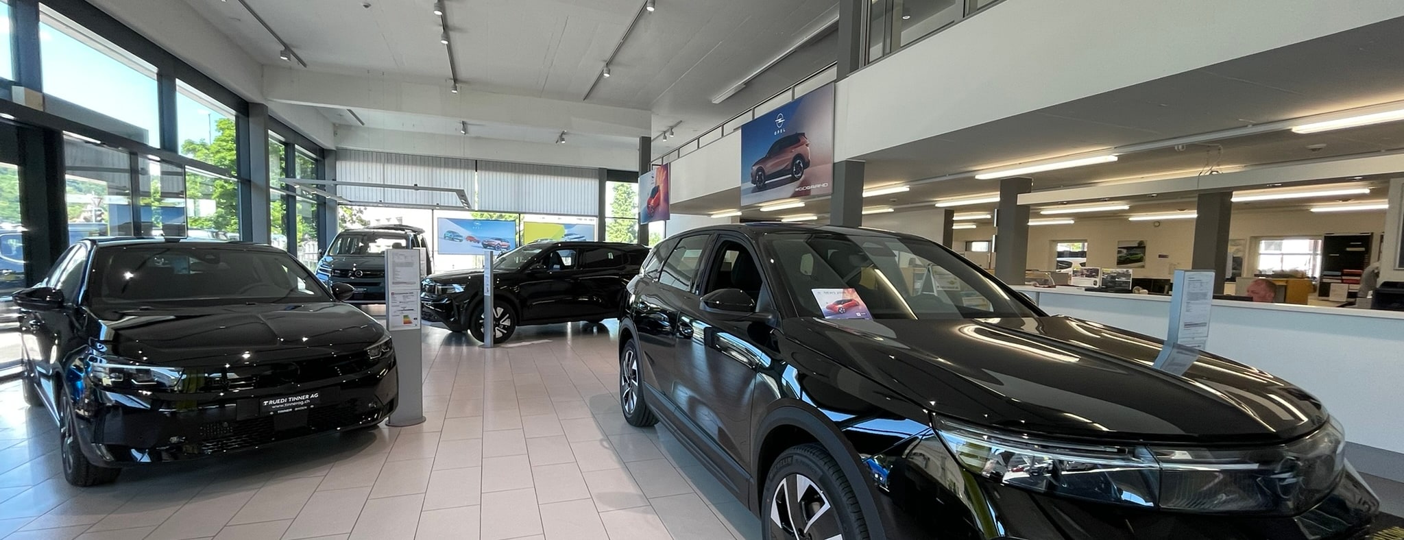 Showroom der Garage Ruedi Tinner AG in Baden
