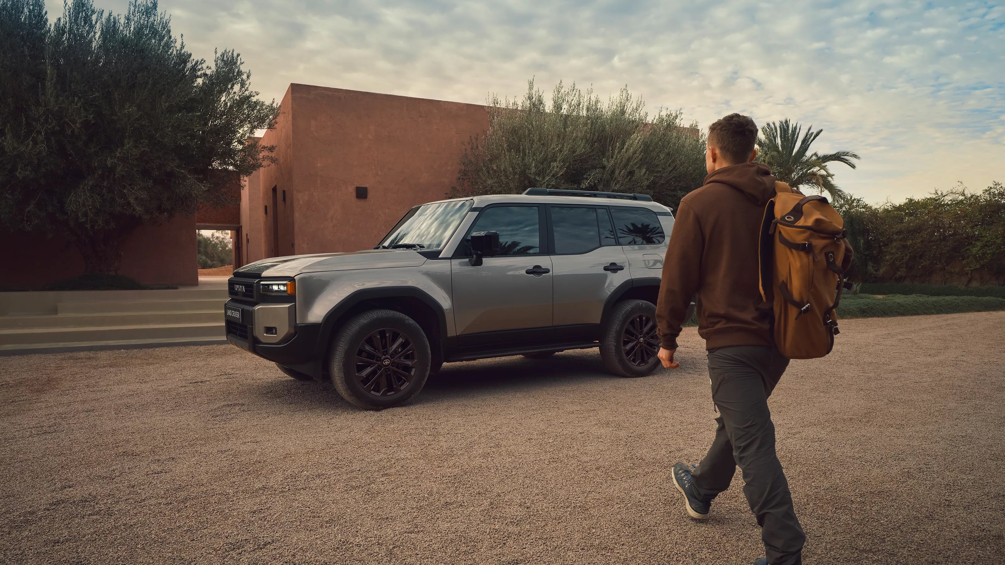 Toyota Land Cruiser, Aufnahme des Herstellers