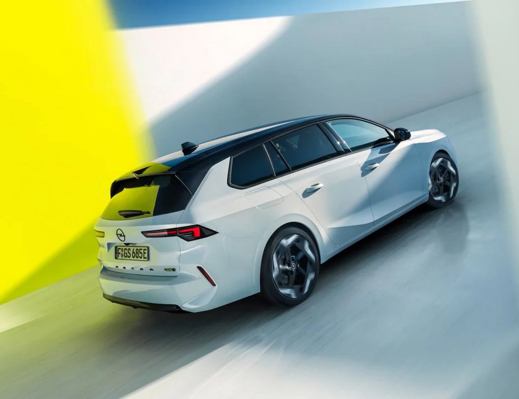 Opel Astra Sports Tourer, Aufnahme des Herstellers