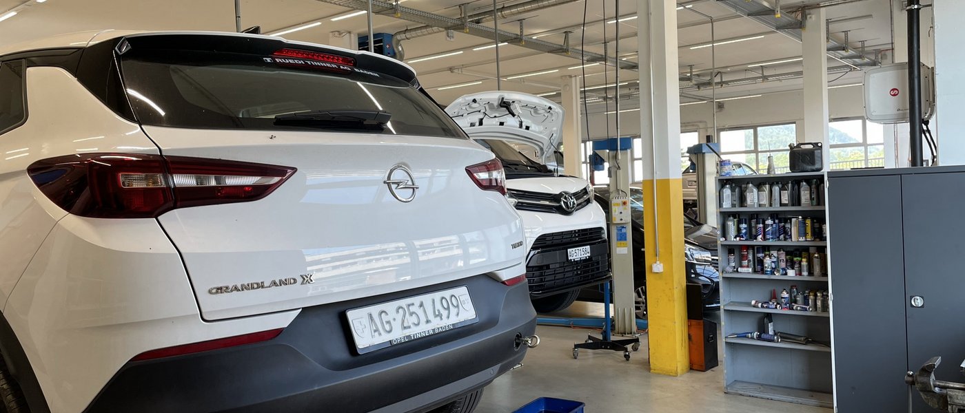 Serviceanmeldung in der Werkstatt der Garage Ruedi Tinner AG in Baden