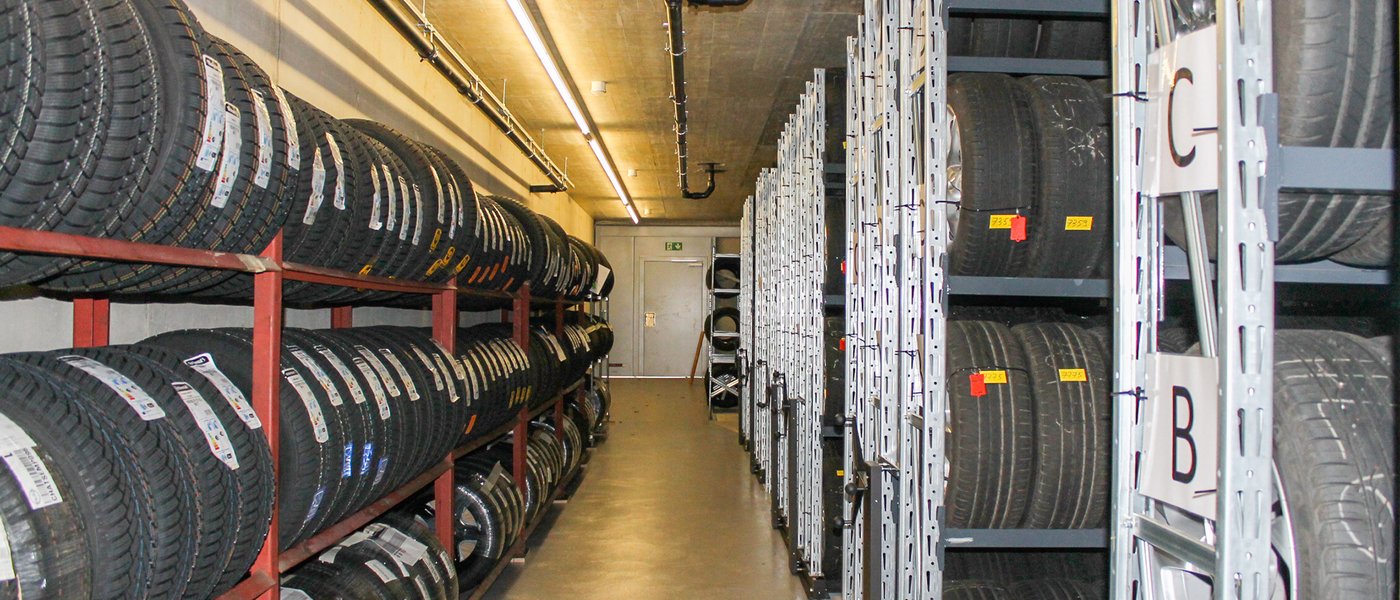 Pneuhotel der Garage Ruedi Tinner AG in Baden: fachgerechte Reifeneinlagerung